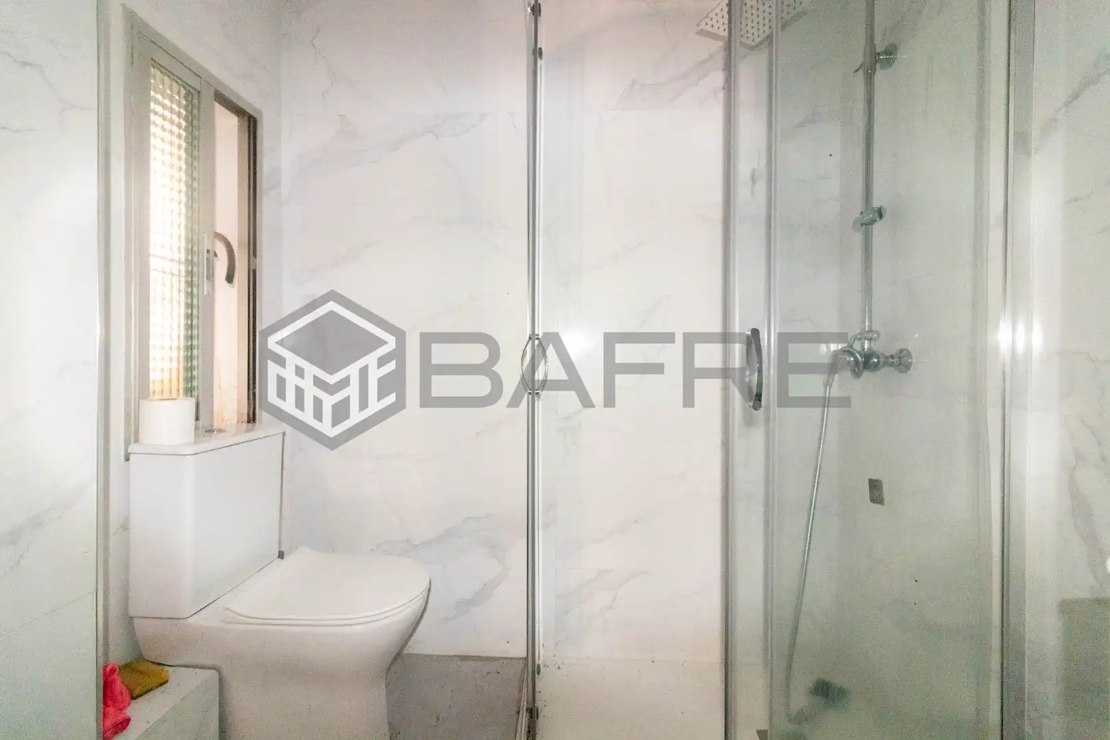 Bathroom of Flat for sale in Madrid