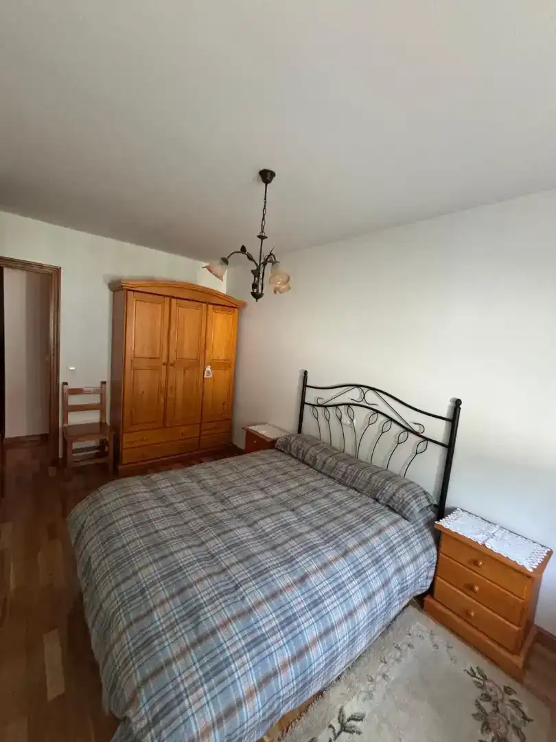 Dormitori de Pis de lloguer en Camaleño amb Jardí privat, Parquet i Moblat