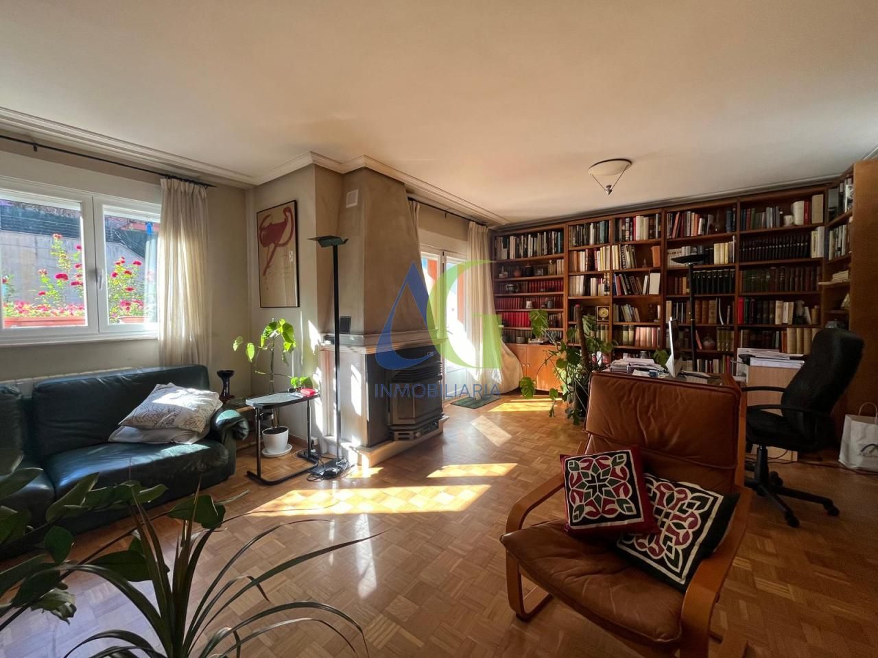 Living room of Single-family semi-detached for sale in Villaquilambre  with Heating, Private garden and Parquet flooring