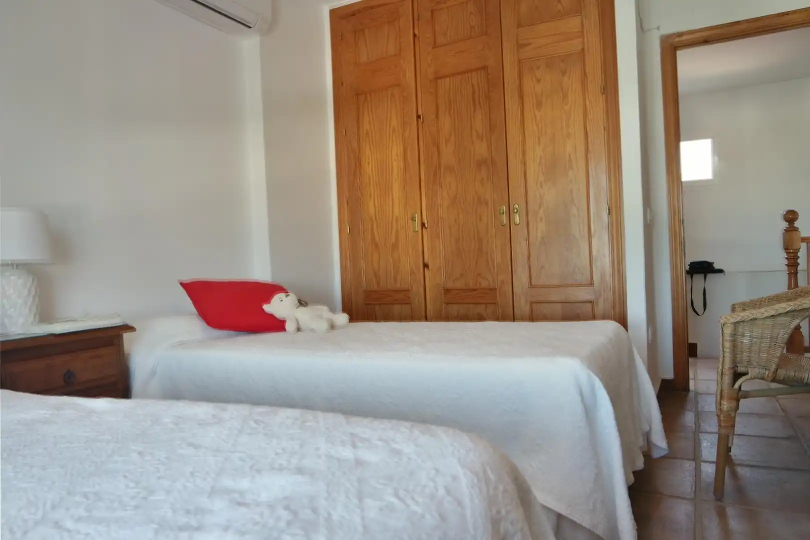 Schlafzimmer von Haus zum Verkauf in Sanlúcar de Barrameda mit Klimaanlage, Heizung und Privatgarten