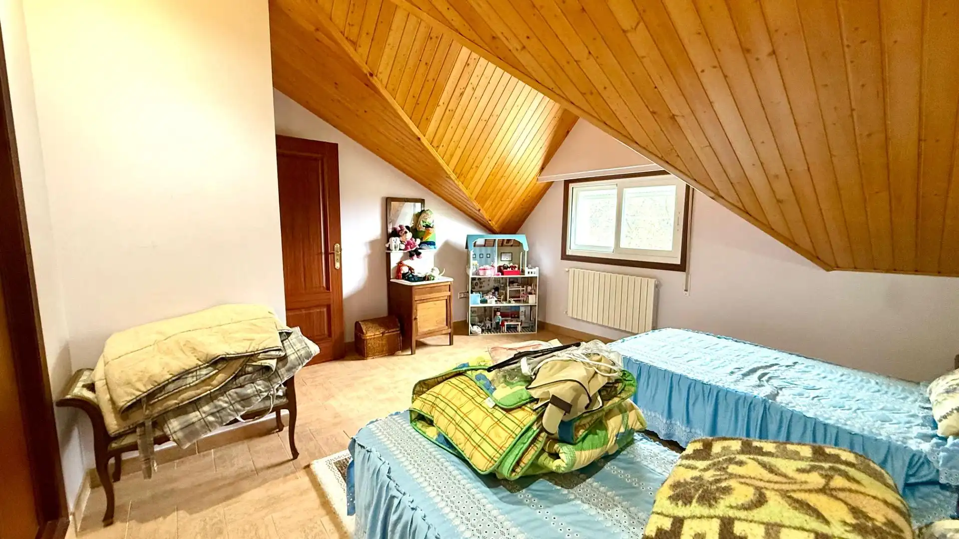 Bedroom of Country homes for sale in Toén  with Private garden, Storage room and Swimming Pool