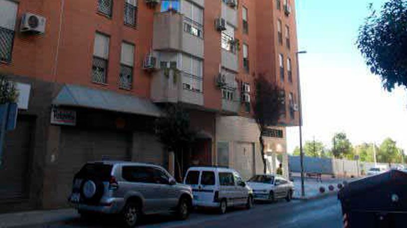 Vista exterior de Local en venta en  Jaén Capital