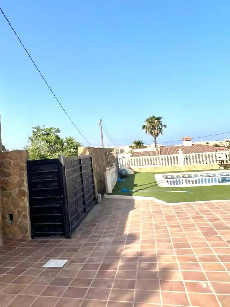 Vista exterior de Casa o chalet en venta en Mutxamel con Aire acondicionado, Calefacción y Jardín privado