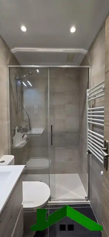 Baño de Piso de alquiler en Bilbao  con Calefacción, Terraza y Horno