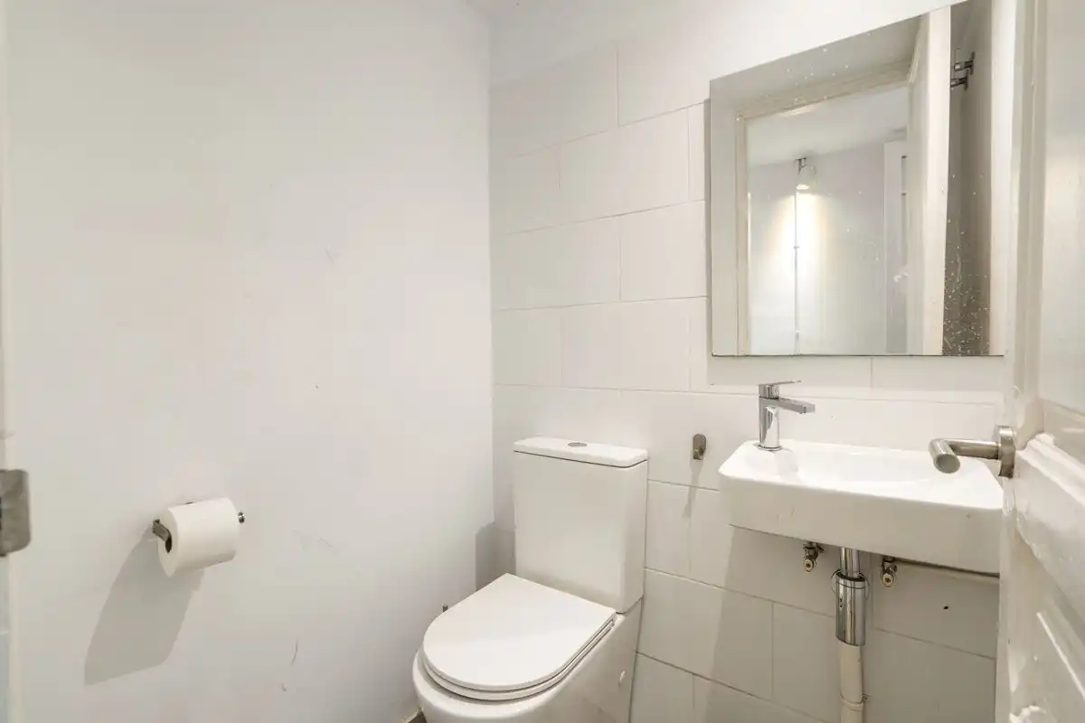Badezimmer von Dachboden zum Verkauf in Barcelona mit Klimaanlage, Heizung und Terrasse