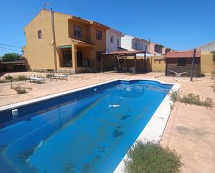 Piscina de Casa adosada en venda en Cedillo del Condado amb Calefacció i Piscina