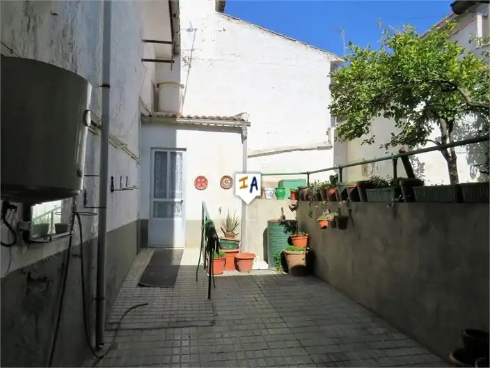 Vista exterior de Casa adosada en venda en Alcaudete amb Traster