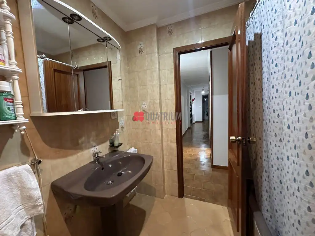 Piso en venta en Ourense Capital  con Calefacción, Trastero y Balcón