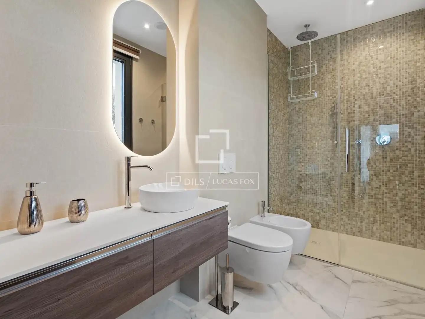 Bathroom of Houses for sale in Benahavís  with Air Conditioner, Heating and Private garden