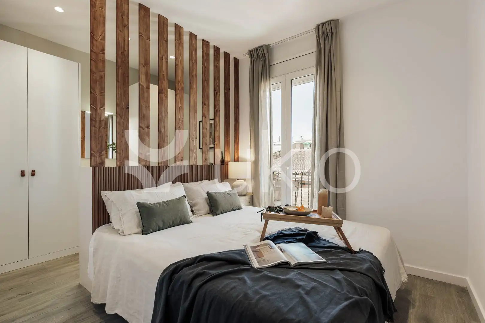 Dormitori de Apartament de lloguer en Barcelona amb Aire condicionat, Calefacció i Moblat