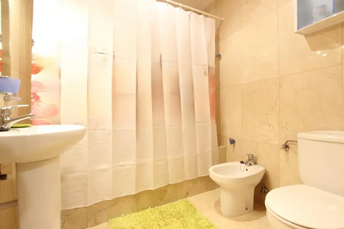 Baño de Apartamento de alquiler en Madrid con Aire acondicionado, Amueblado y Se aceptan mascotas