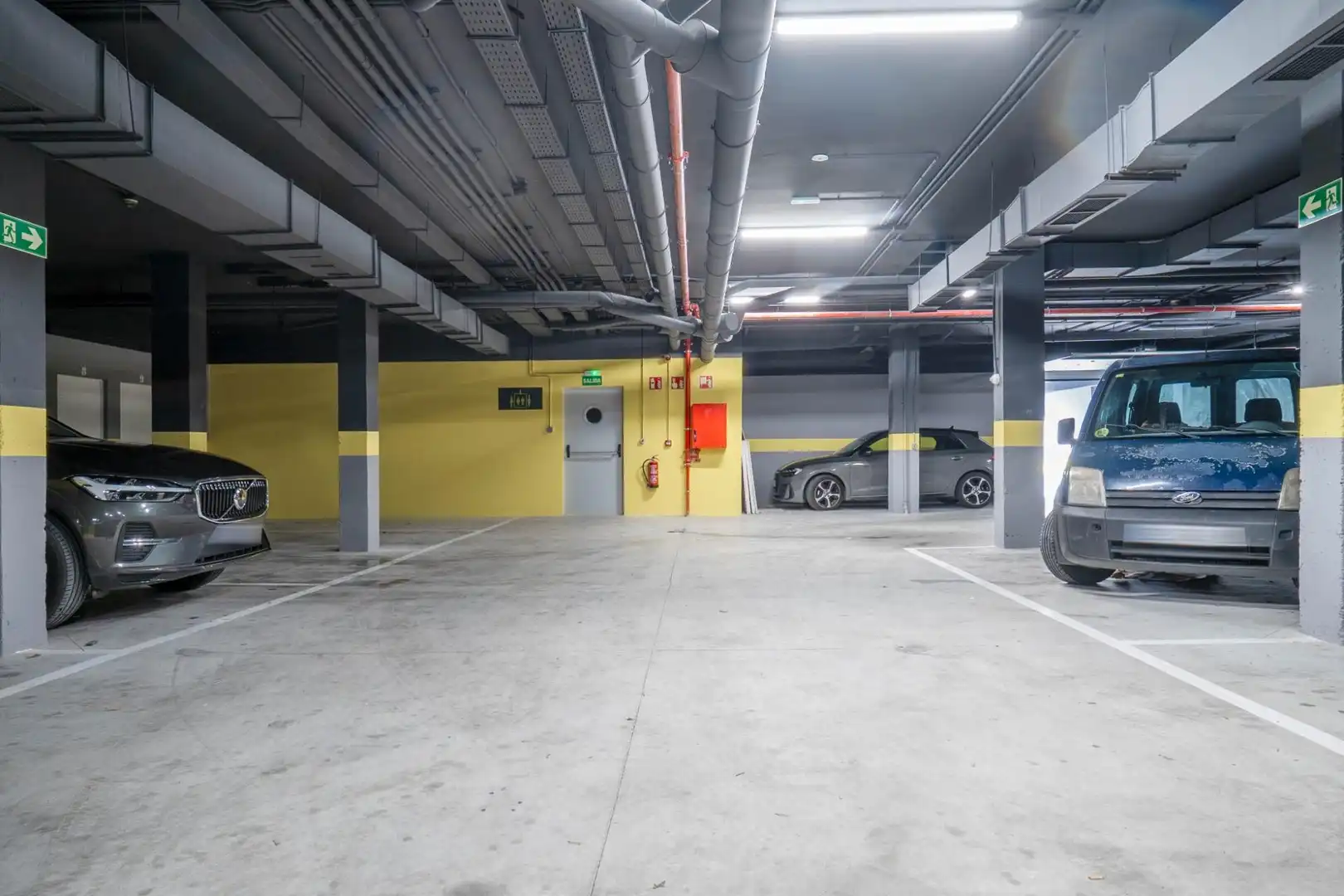 Parking de Dúplex de alquiler en Granada con Aire acondicionado, Calefacción y Terraza