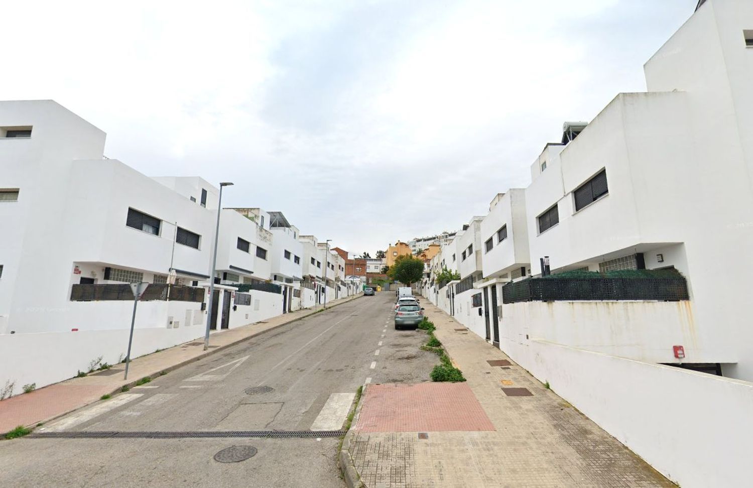 Vista exterior de Casa o xalet en venda en Algeciras amb Calefacció, Jardí privat i Terrassa