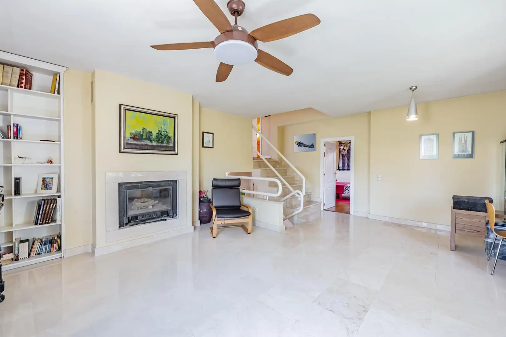 Sala de estar de Casa o chalet en venta en Las Rozas de Madrid con Aire acondicionado, Calefacción y Jardín privado