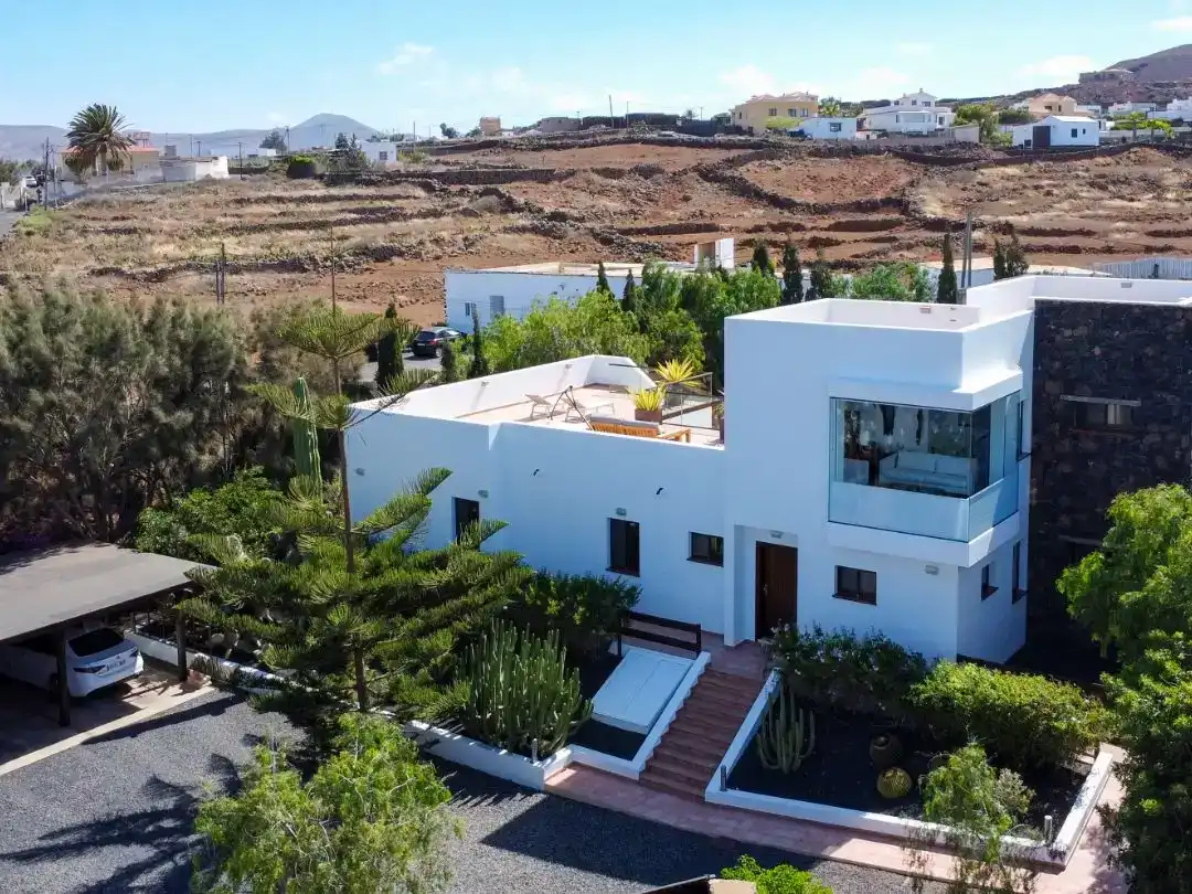 Vista exterior de Finca rústica en venda en La Oliva amb Jardí privat i Piscina