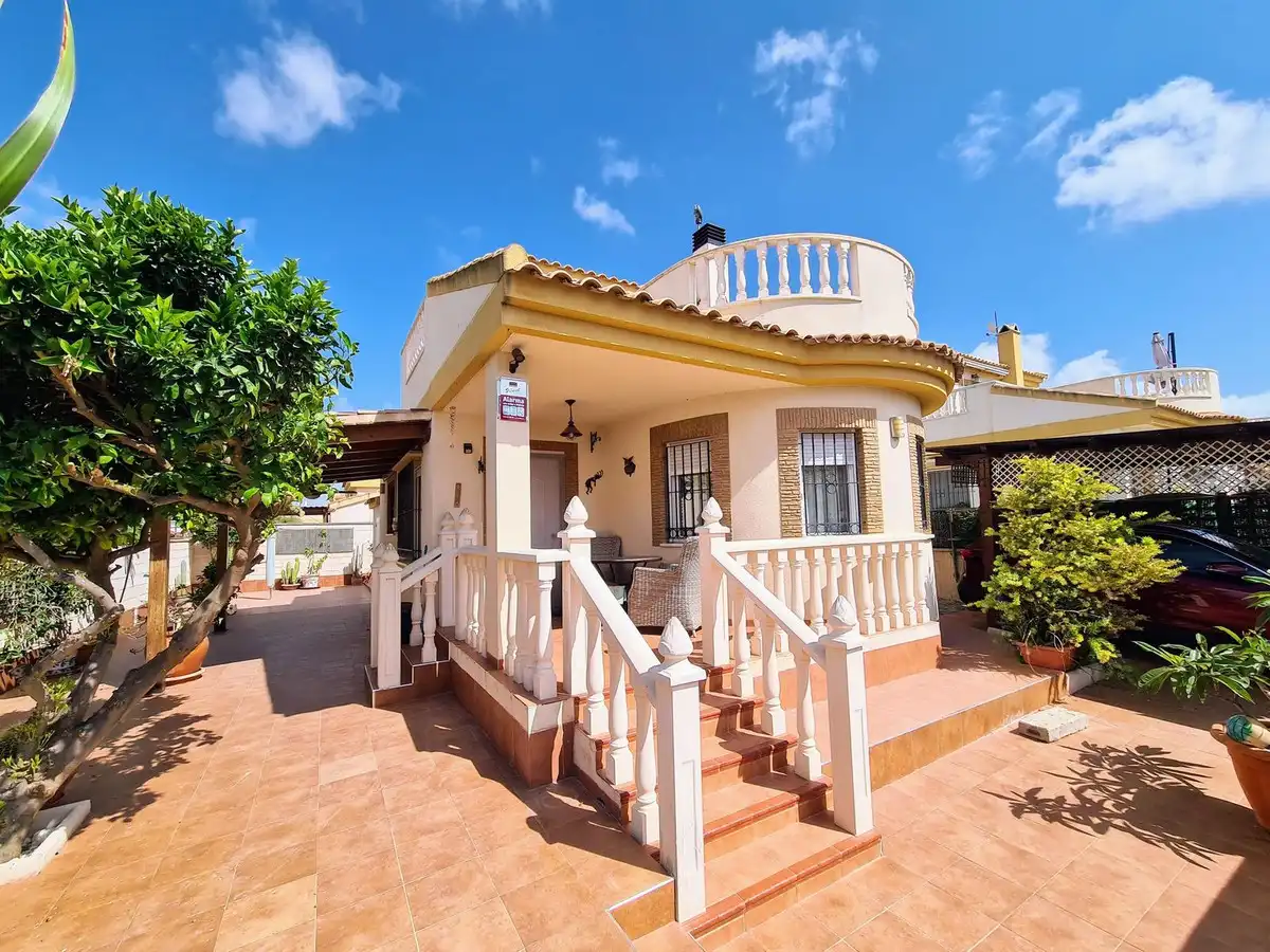 Vista exterior de Casa o xalet en venda en Murcia amb Aire condicionat, Jardí privat i Terrassa