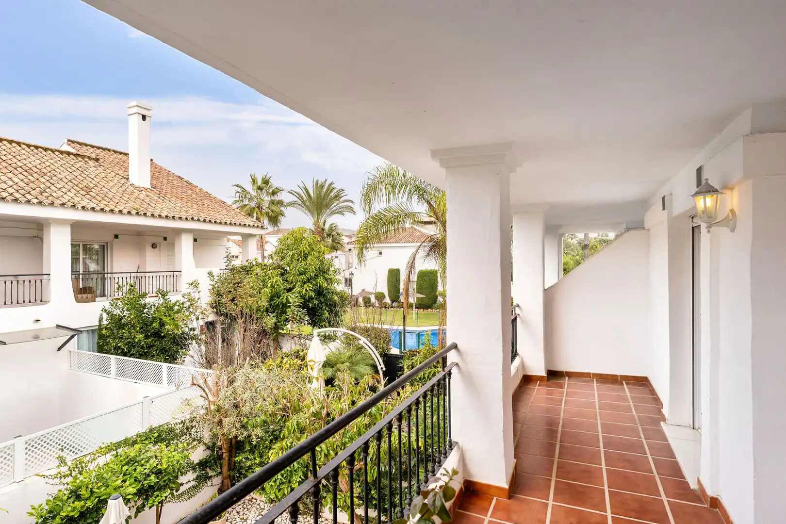 Terrassa de Casa adosada en venda en Marbella amb Terrassa, Piscina i Piscina comunitària