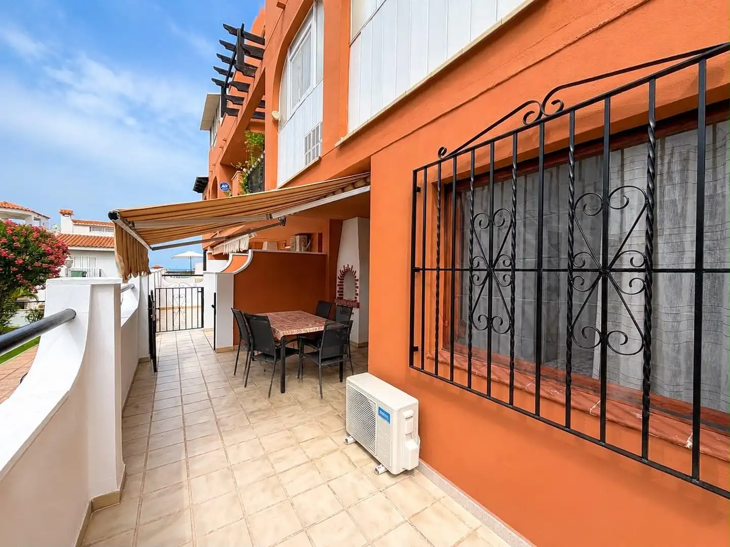 Terrasse von Erdgeschoss zur Miete in Torrevieja mit Klimaanlage, Heizung und Terrasse