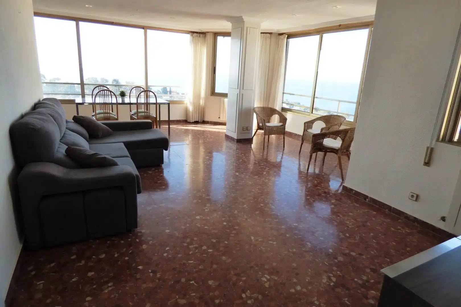 Wohnzimmer von Wohnung zum Verkauf in Alicante / Alacant mit Klimaanlage, Heizung und Privatgarten