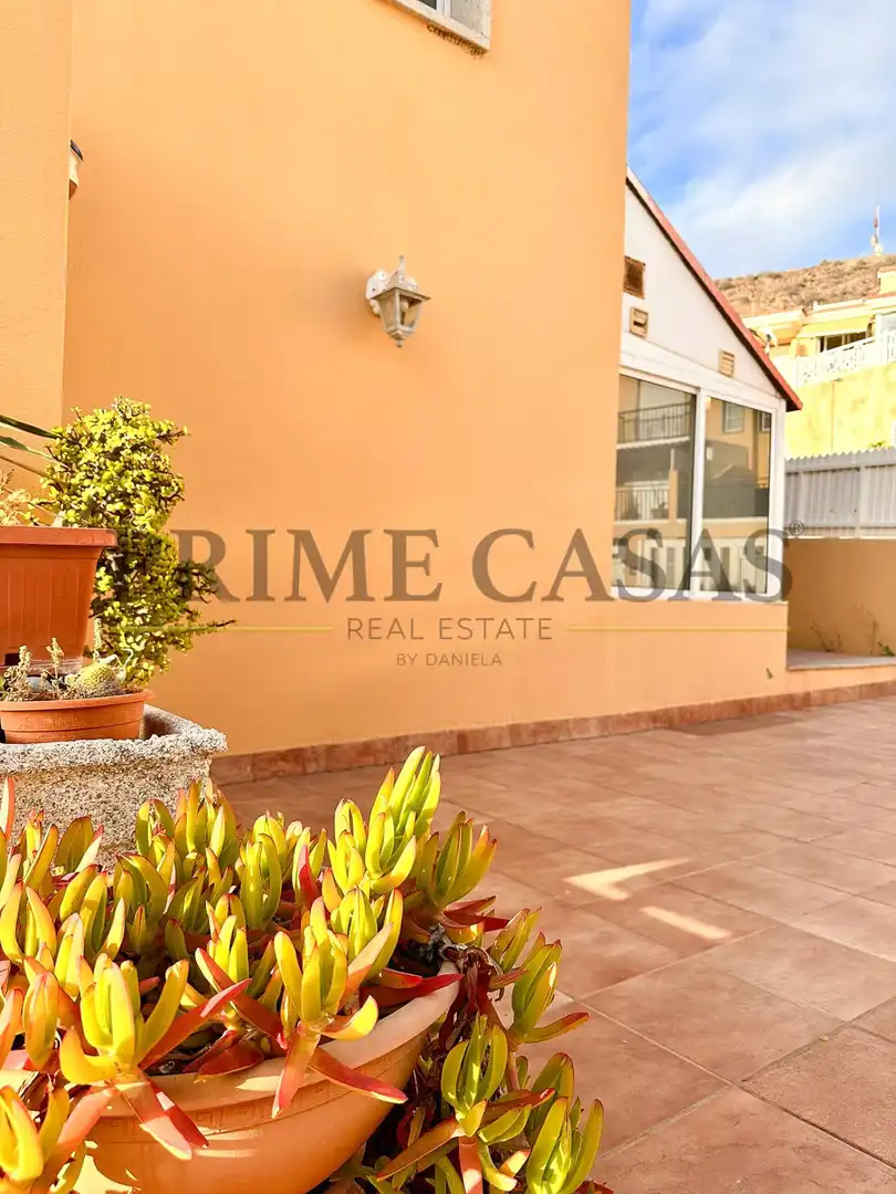 Vista exterior de Casa o xalet en venda en Mogán amb Jardí privat, Terrassa i Traster
