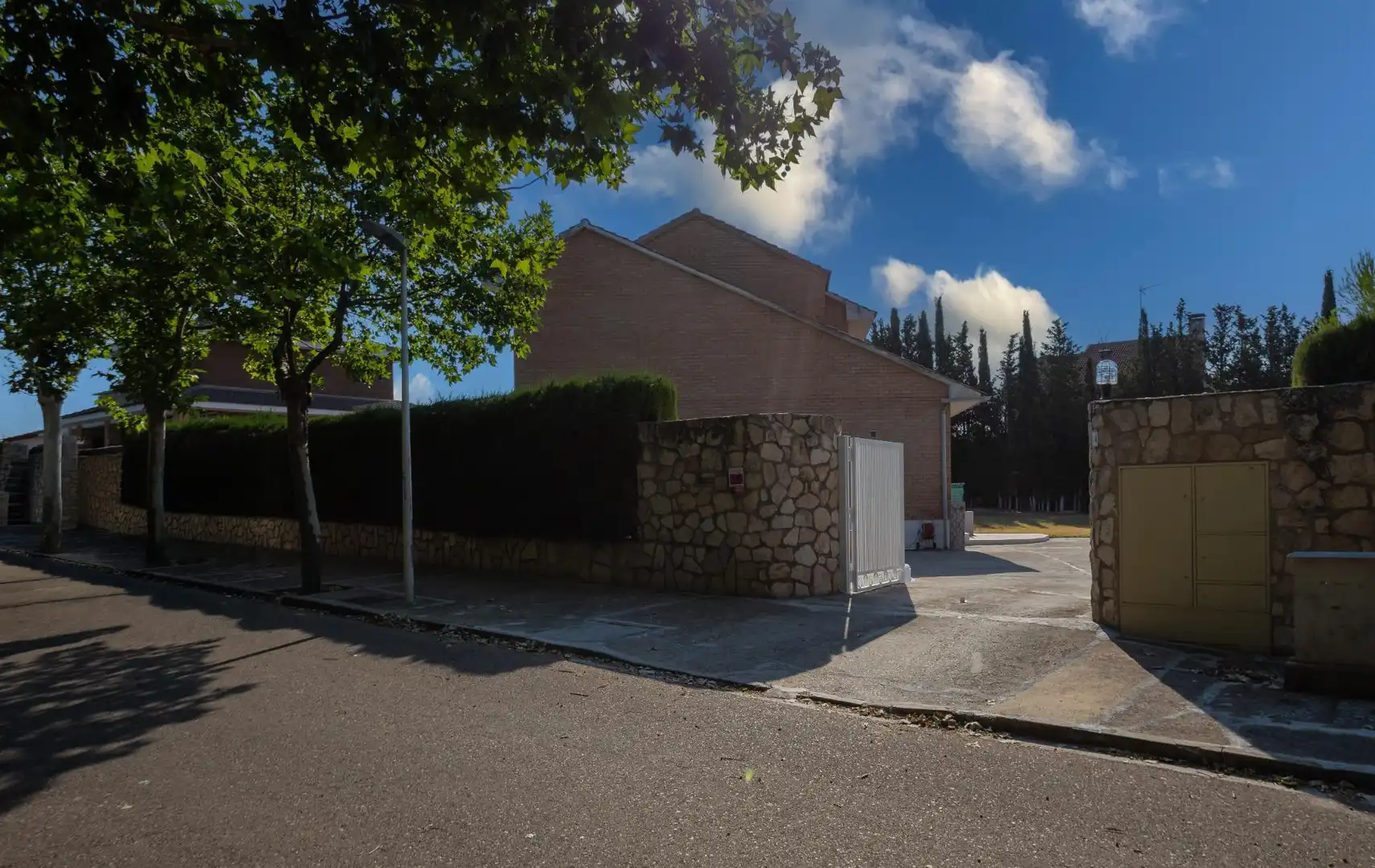 Vista exterior de Casa o chalet en venta en Zuera con Calefacción, Terraza y Piscina comunitaria