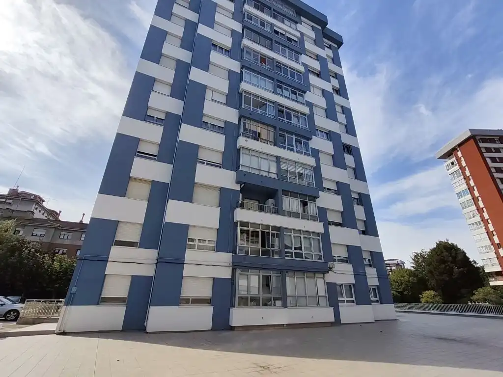 Vista exterior de Pis en venda en Avilés
