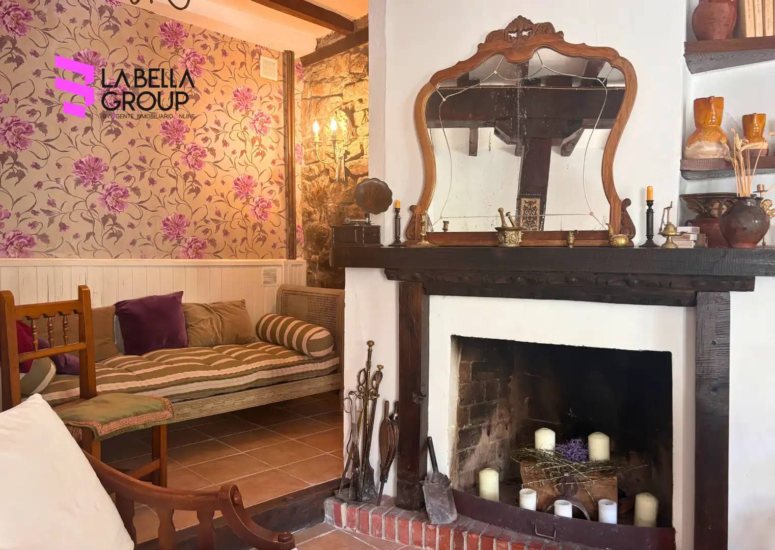 Sala d'estar de Finca rústica en venda en Pesaguero amb Calefacció, Jardí privat i Parquet