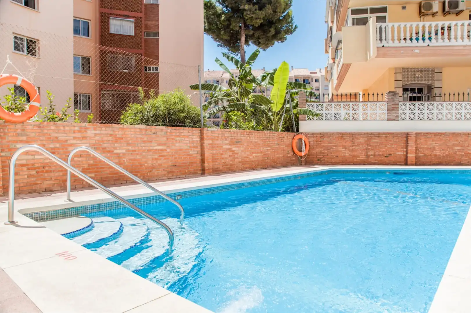 Piscina de Pis en venda en Fuengirola amb Piscina comunitària