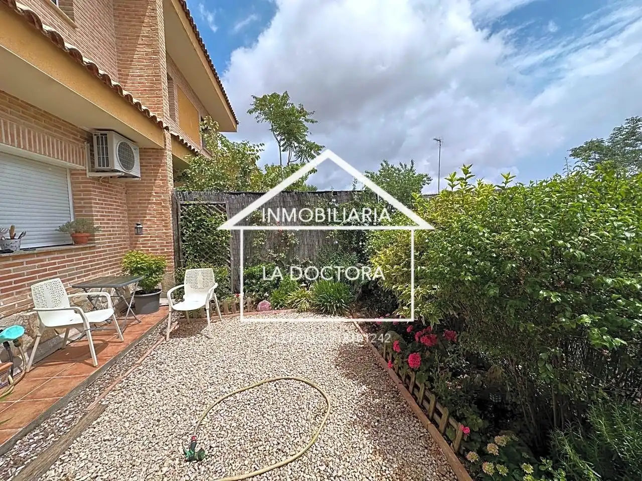 Casa adosada en venta en Erillas, Nombela