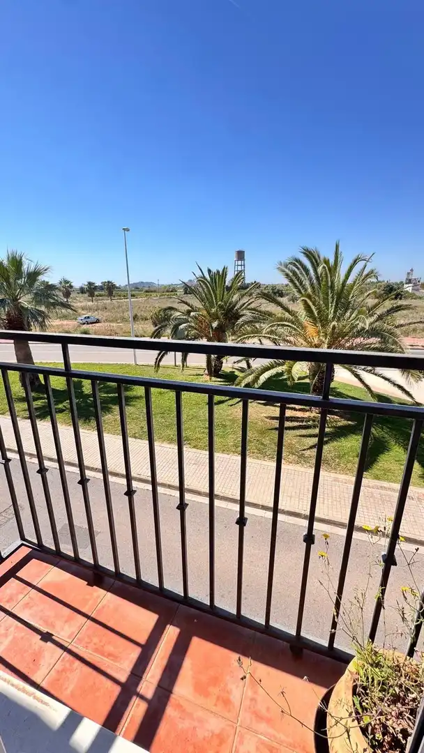 Außenansicht von Einfamilien-Reihenhaus zum Verkauf in Puçol mit Heizung, Terrasse und Balkon