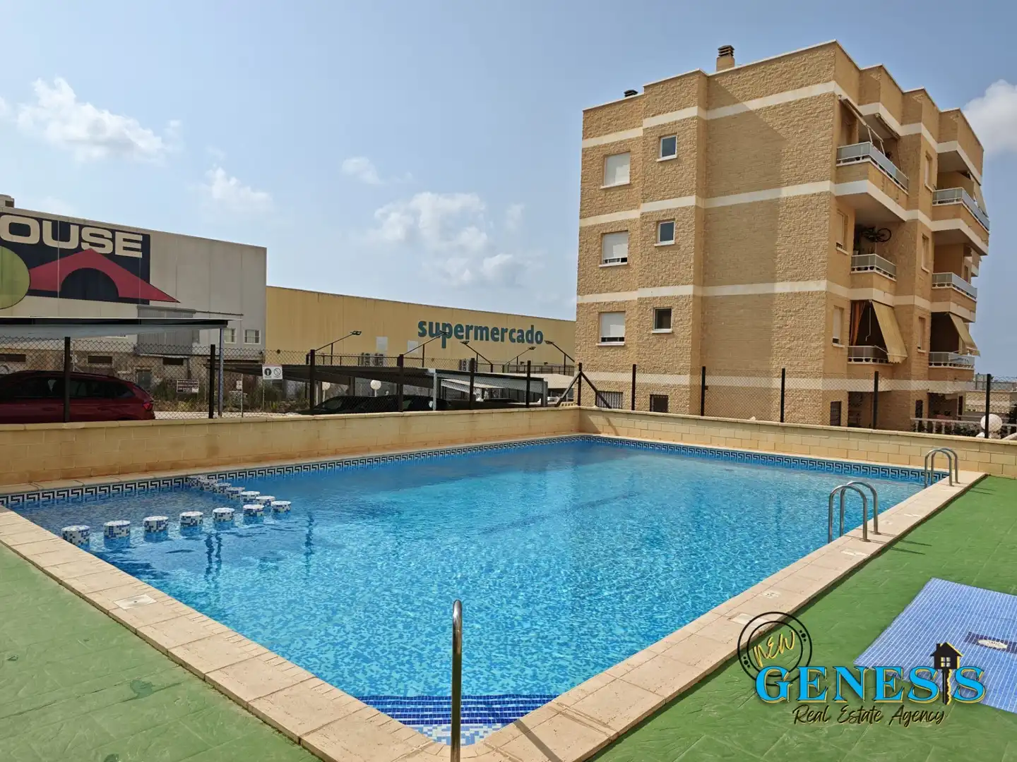 Piscina de Apartament en venda en Torrevieja amb Aire condicionat, Moblat i Rentadora
