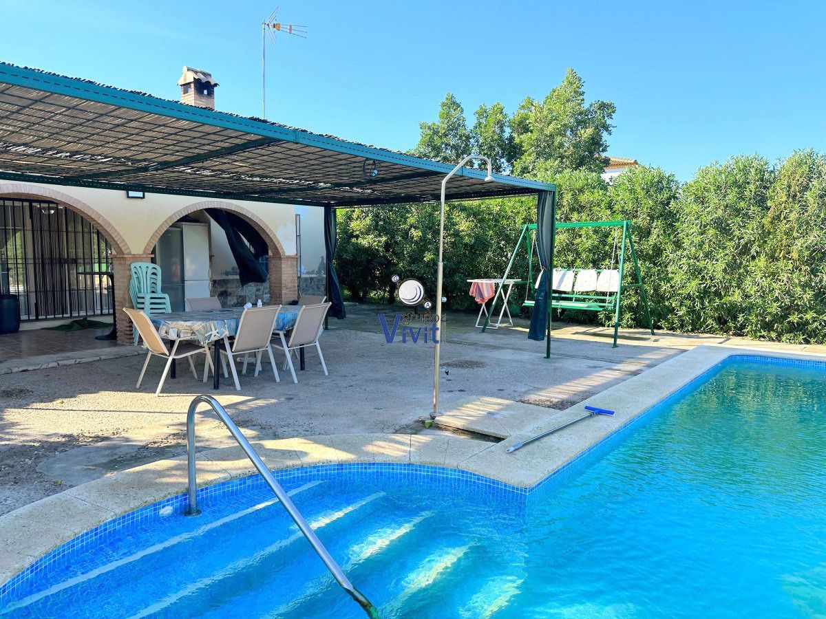 Swimming pool of House or chalet for sale in Carmona  with Air Conditioner, Storage room and Swimming Pool