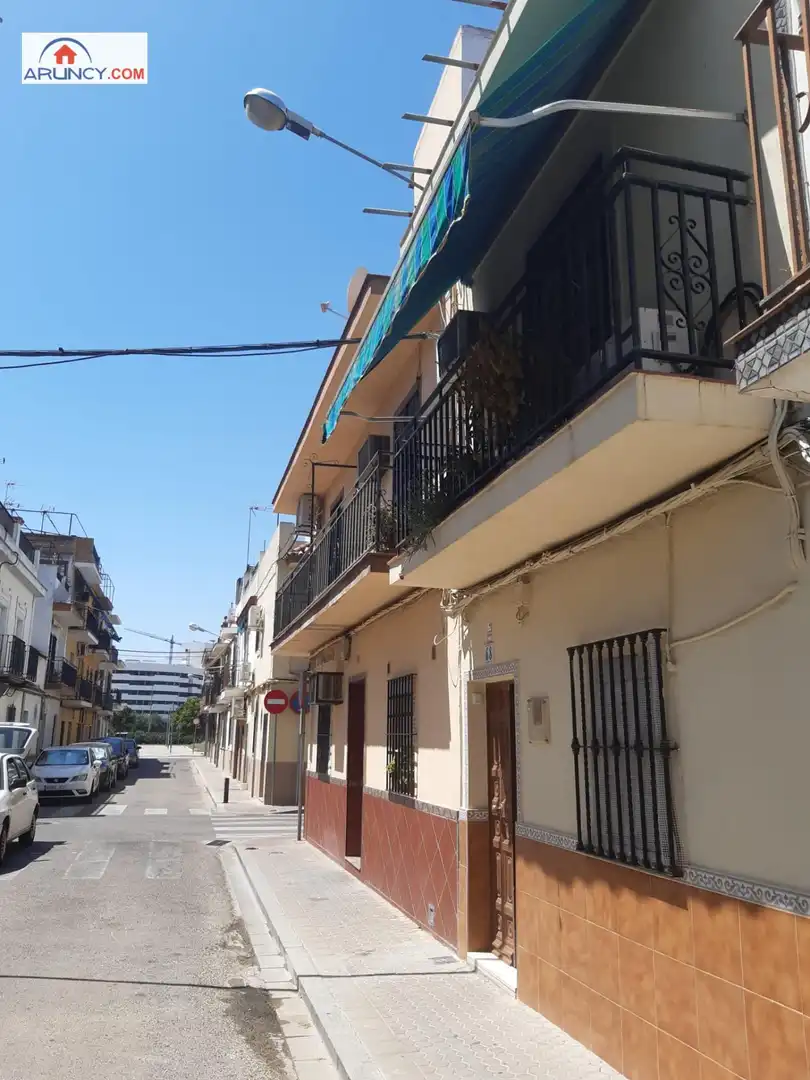 Vista exterior de Casa o chalet en venta en Sevilla
