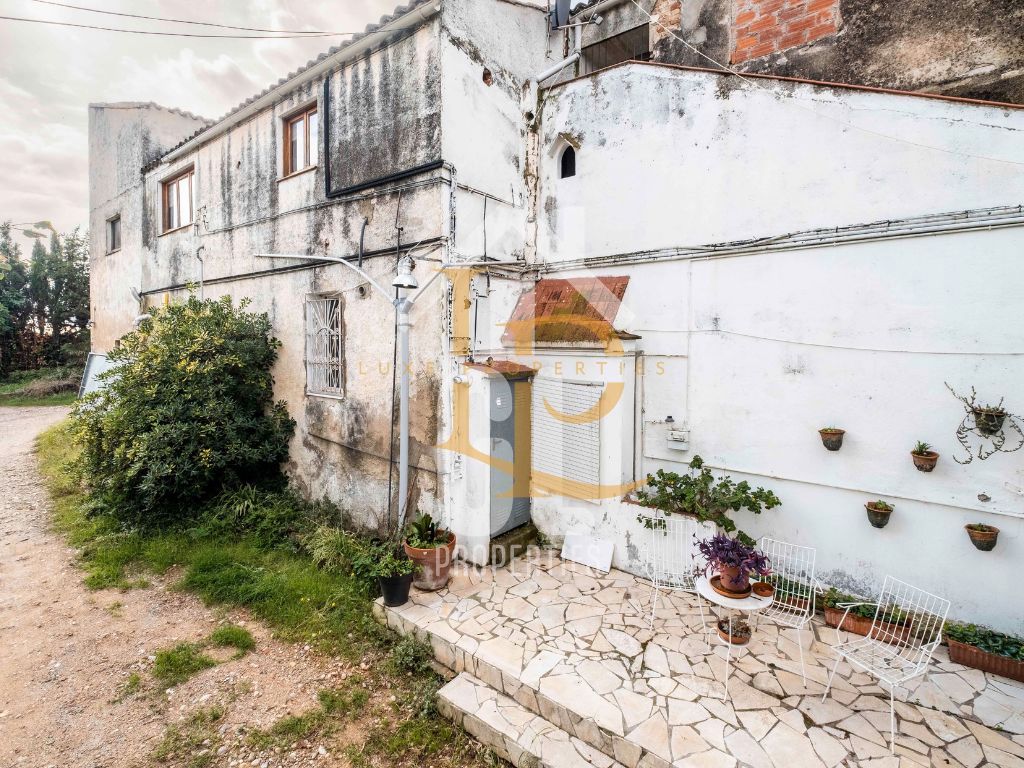 Vista exterior de Finca rústica en venda en Rubí amb Calefacció, Jardí privat i Parquet