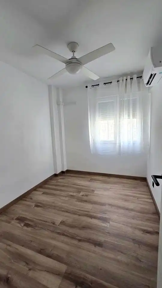 Schlafzimmer von Wohnung zur Miete in Gandia mit Klimaanlage, Terrasse und Möbliert