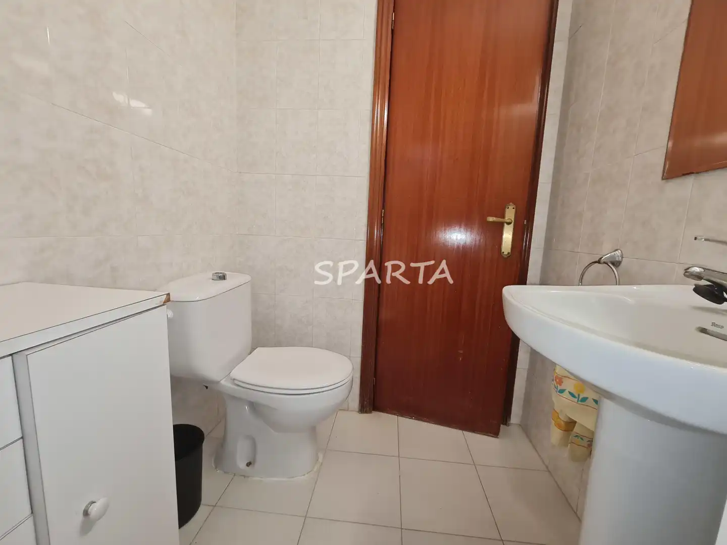Badezimmer von Country house zum Verkauf in Sanlúcar la Mayor mit Privatgarten, Schwimmbad und Ofen