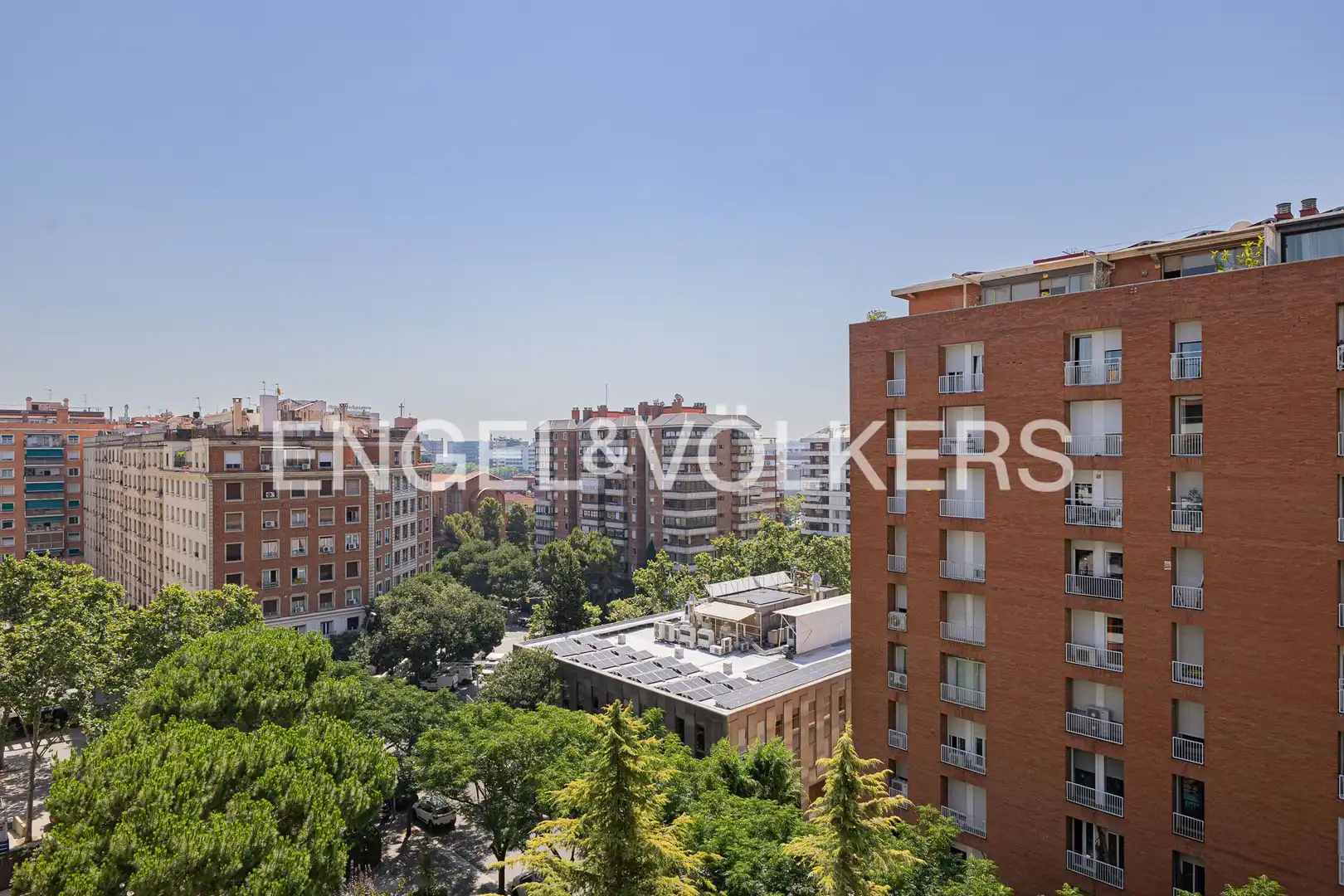 Vista exterior de Pis en venda en Barcelona amb Aire condicionat, Calefacció i Jardí privat