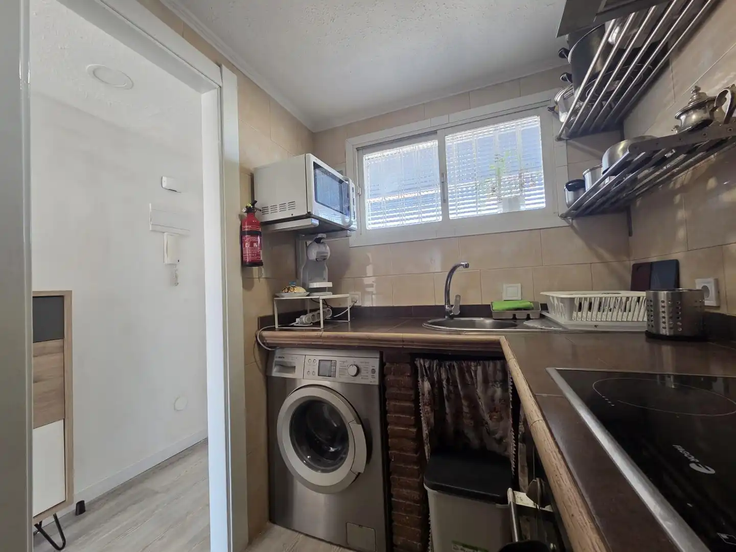 Cocina de Piso de alquiler en Benalmádena con Terraza y Piscina comunitaria