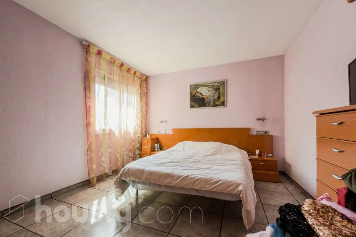 Habitación de Piso en venta en Sant Adrià de Besòs con Amueblado y Balcón