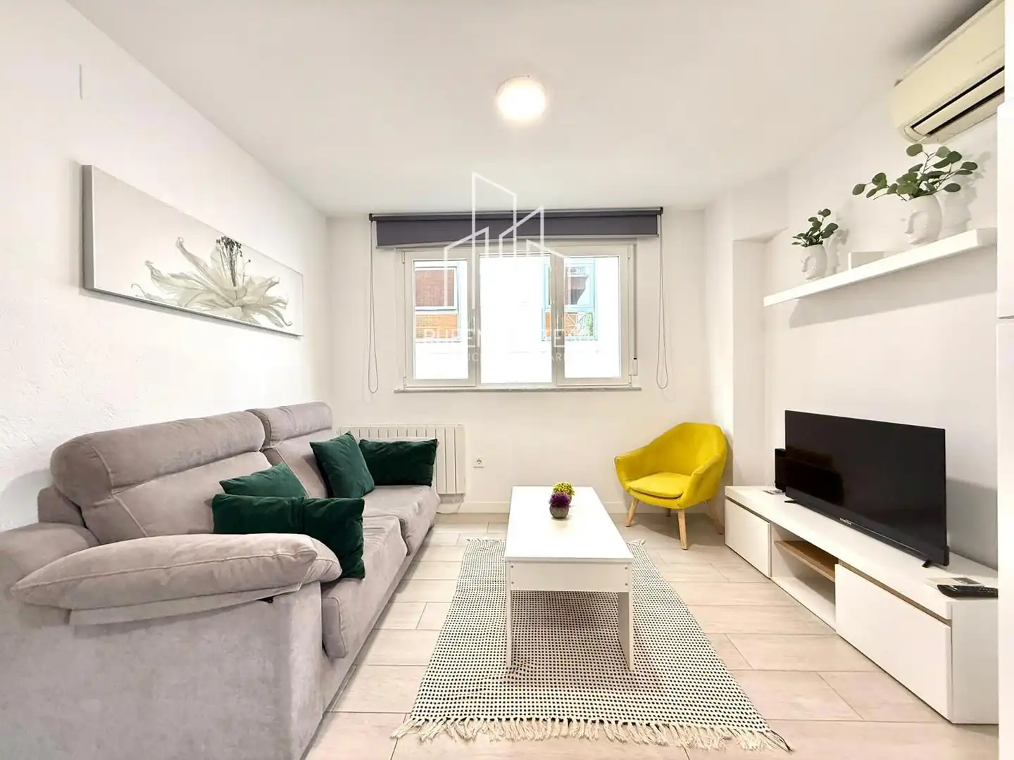 Sala d'estar de Apartament de lloguer en Salamanca amb Aire condicionat, Calefacció i Moblat