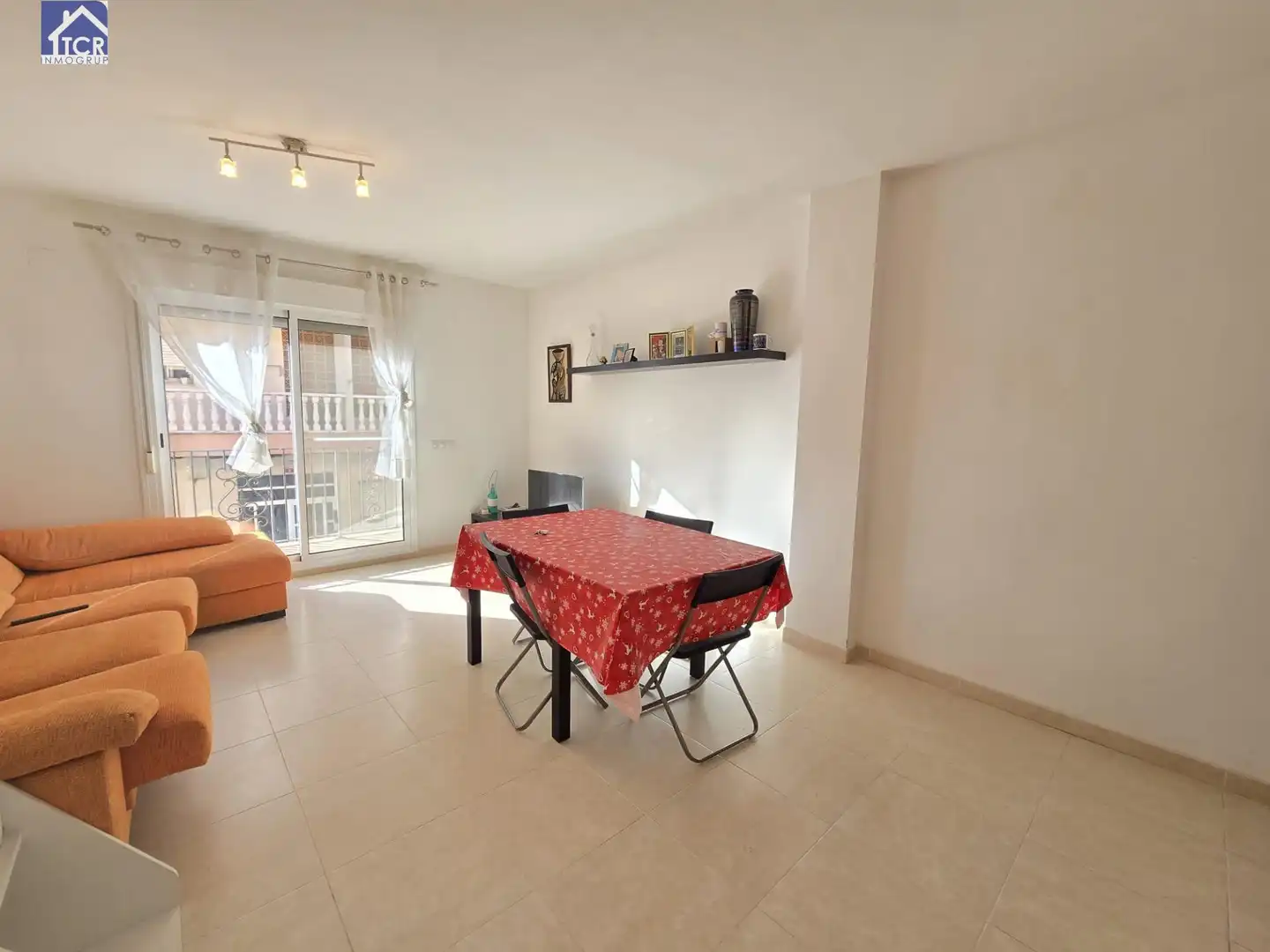 Wohnzimmer von Wohnung zum Verkauf in Camarles mit Klimaanlage, Balkon und Gemeinschaftspool