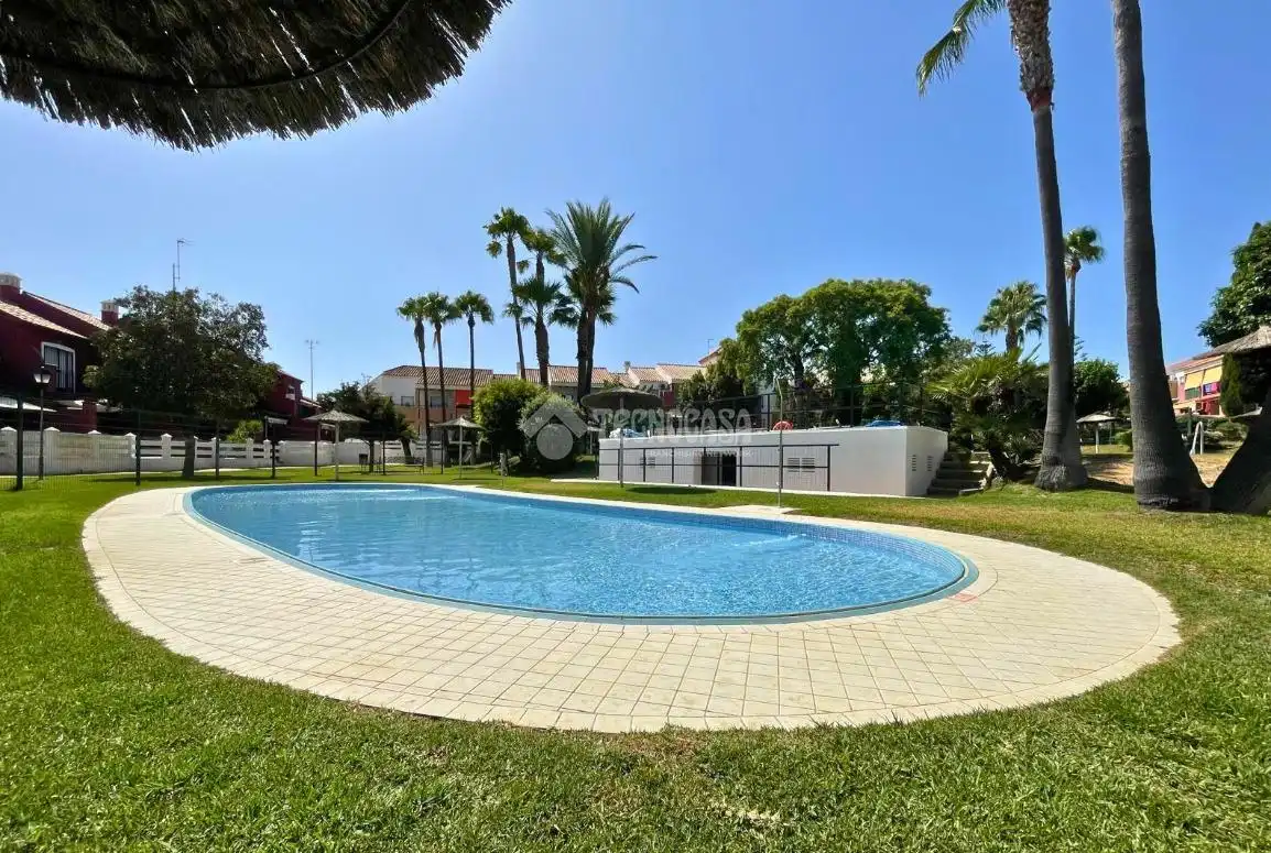 Piscina de Ático en venta en Chiclana de la Frontera con Trastero y Balcón