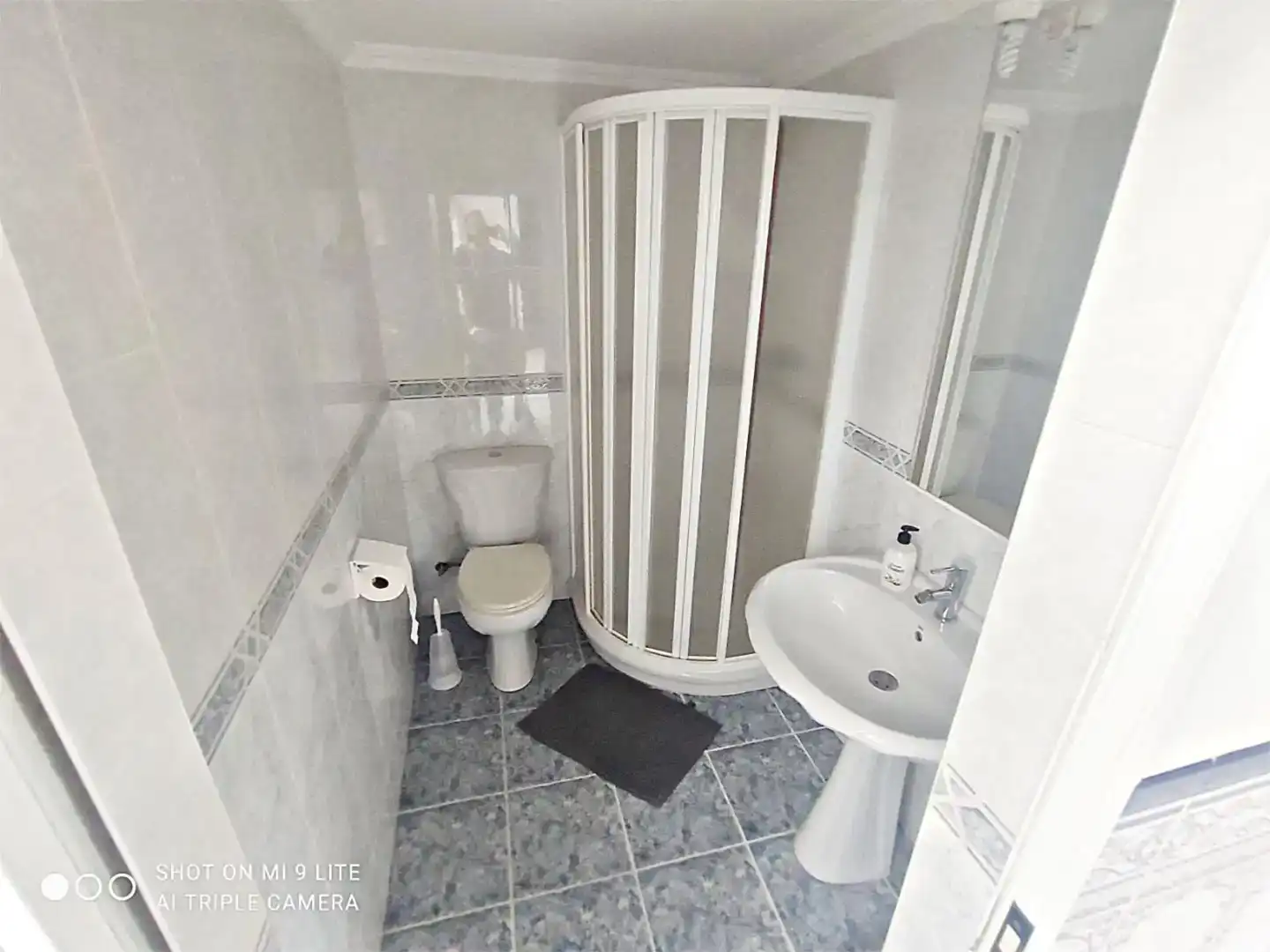 Badezimmer von Wohnung zur Miete in Peal de Becerro mit Klimaanlage und Möbliert
