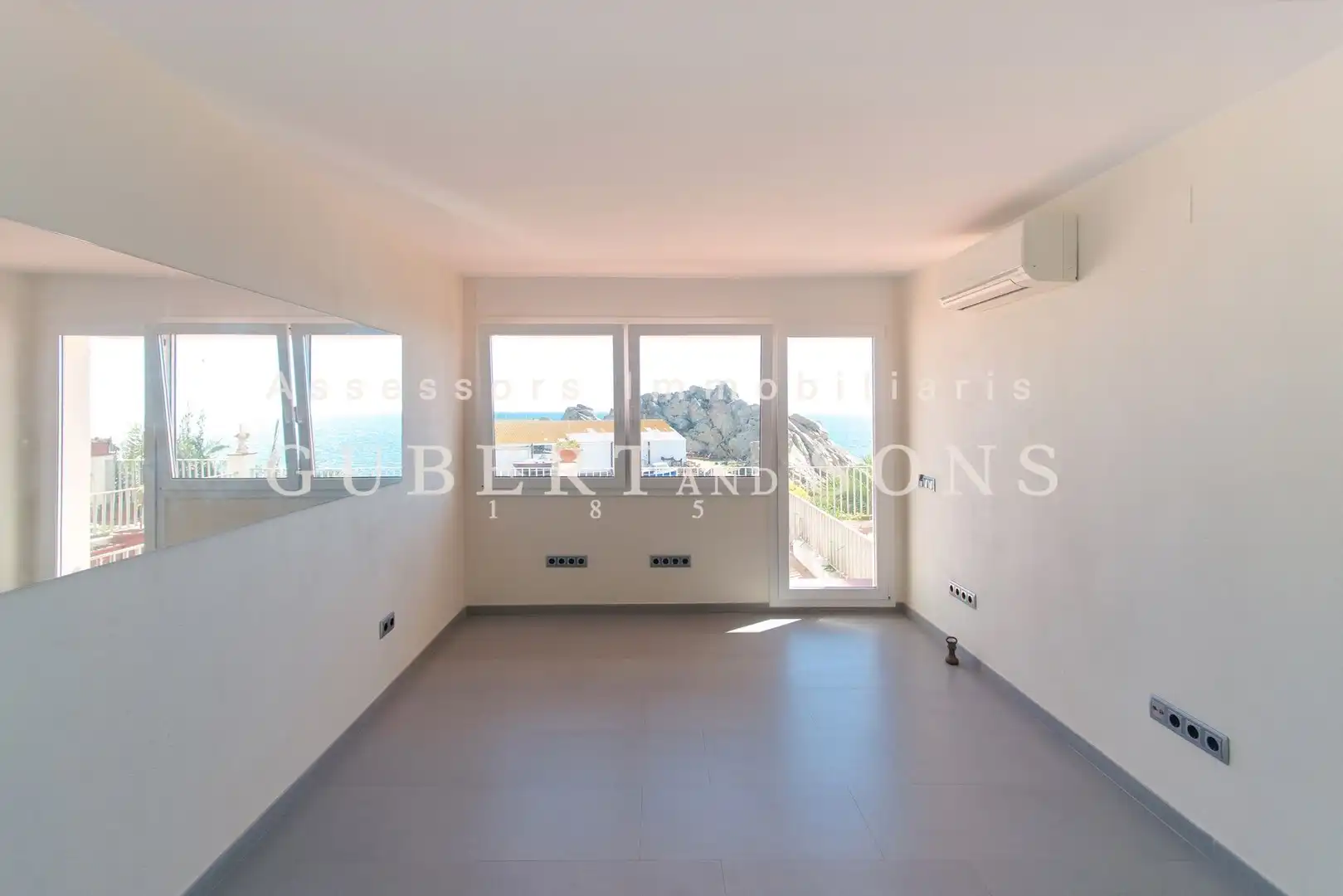 Sala de estar de Piso en venta en Palamós con Aire acondicionado, Calefacción y Terraza