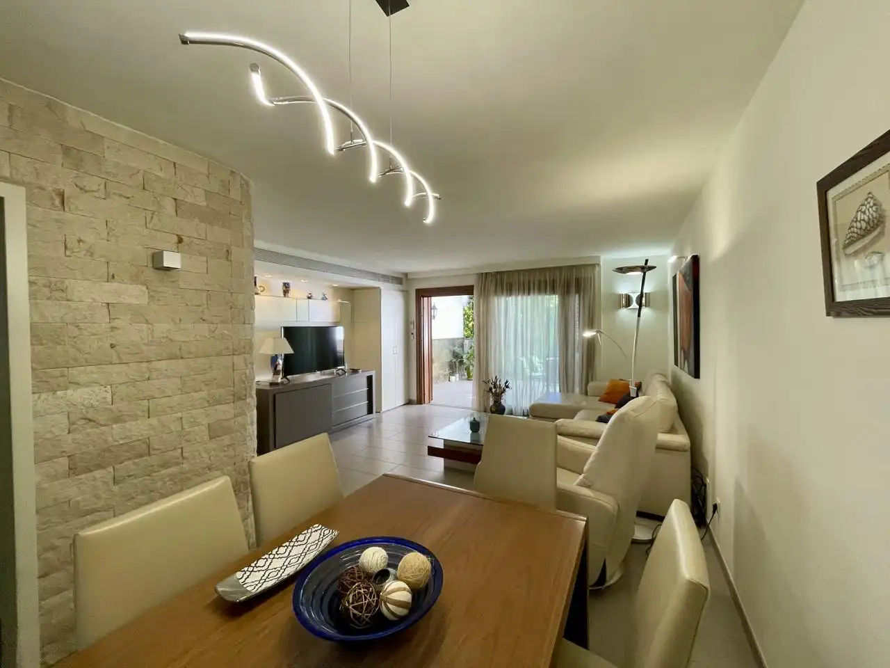 Sala d'estar de Dúplex de lloguer en San Bartolomé de Tirajana amb Aire condicionat, Jardí privat i Terrassa