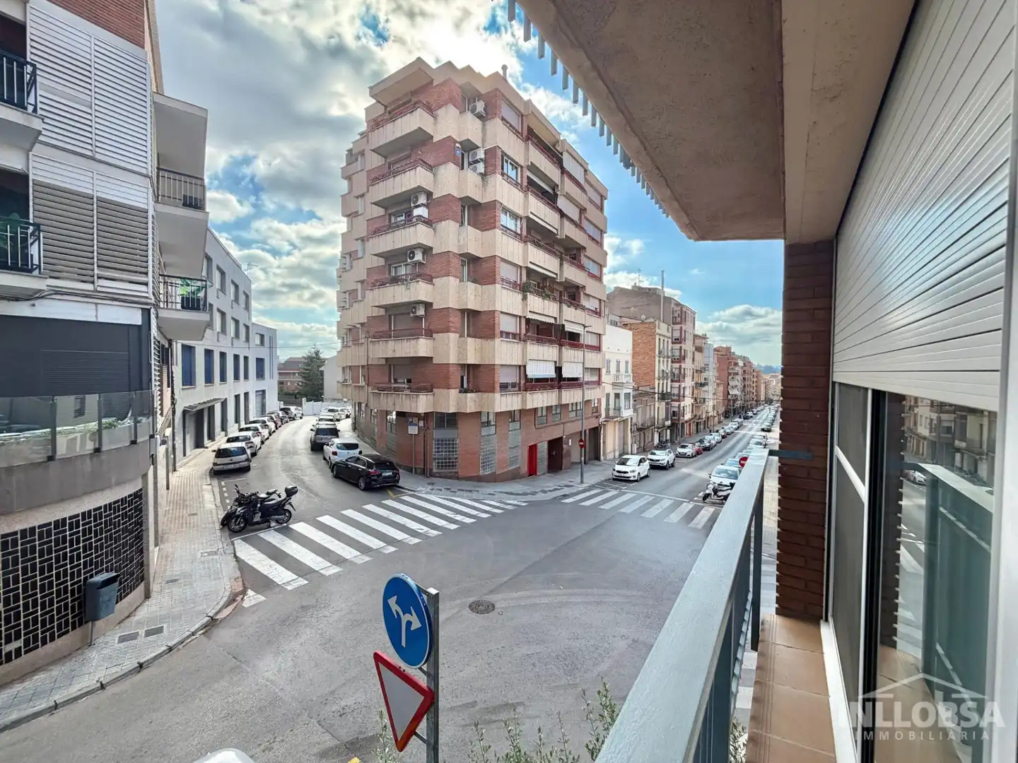 Vista exterior de Pis en venda en Manresa amb Calefacció, Parquet i Terrassa