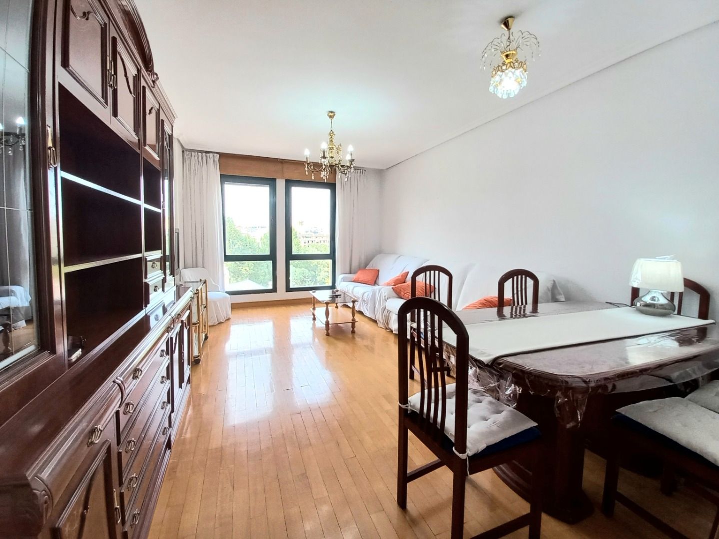 Sala d'estar de Apartament en venda en Burgos Capital amb Calefacció i Terrassa