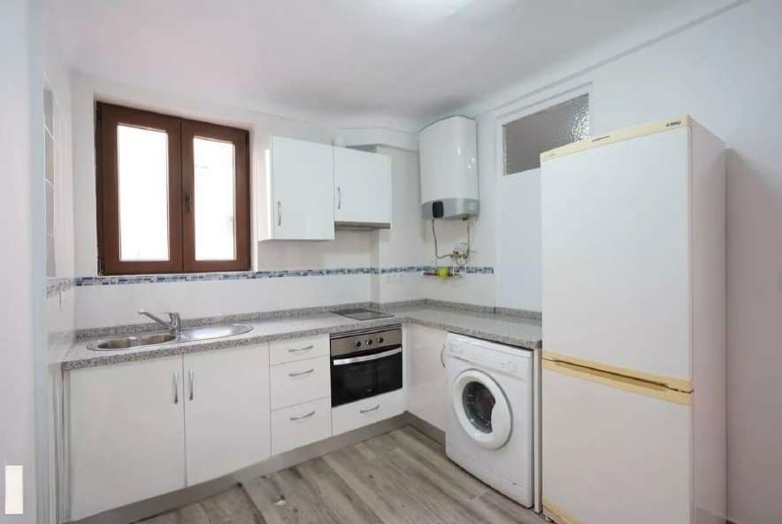 Cocina de Apartamento de alquiler en  Granada Capital con Amueblado, Horno y Lavadora
