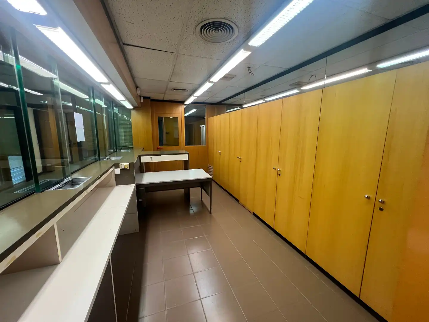 Commercial properties for rent in Cervera  with Air Conditioner, Heating and Furnished