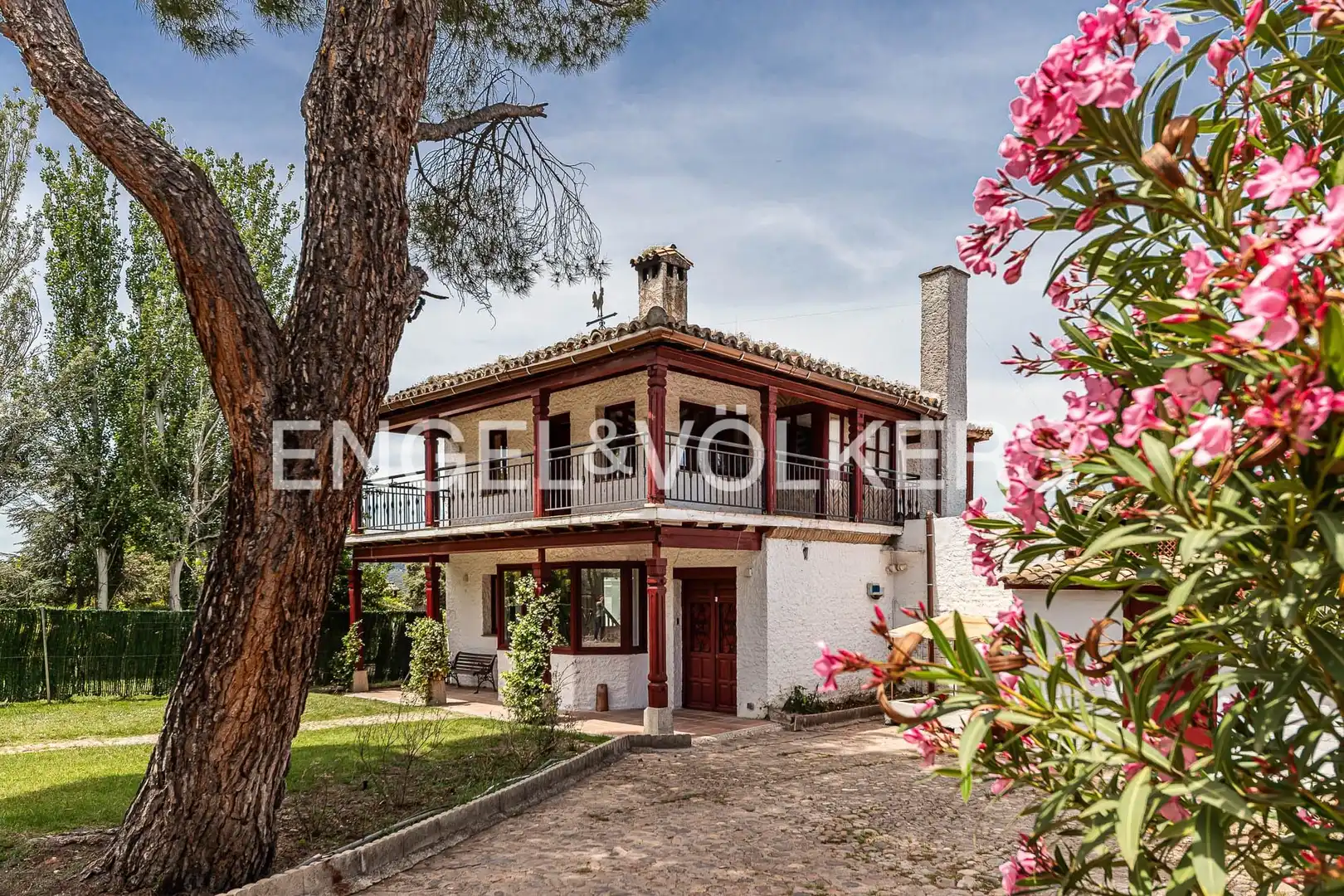Vista exterior de Casa o chalet de alquiler en Las Rozas de Madrid con Calefacción, Jardín privado y Terraza